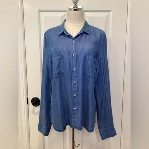 UNTUCKit Women’s blue chambray long sleeve button down shirt - size 14